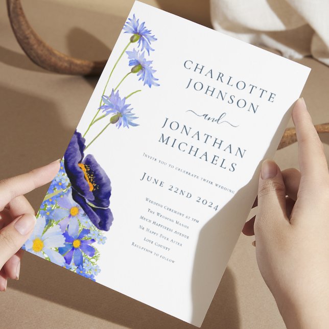 Convites Floral Azul de Verão Elegante (watercolor wildflowers blue summer floral wedding invitation with elegant typography script)