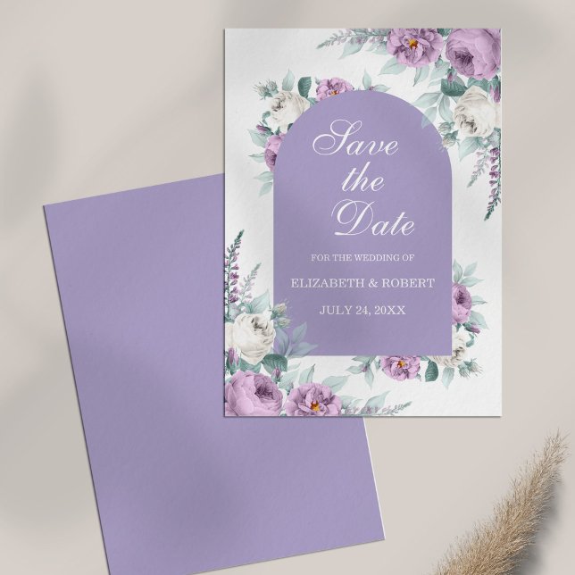 Convites Floral Purple lavanda Salve A Placa Date (Lavender Purple Floral Save The Date Card on white table)