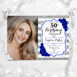 Convites Floral Royal Blue Silver White Foto 50º aniversári<br><div class="desc">Elegante convite floral feminino para o 50º aniversário com sua foto. Glam, design azul branco e real com prata brilhante. Apresenta faixas, rosas azuis safiras, fonte de script e confetti. Perfeito para uma festa de comemoração de na moda adulto. Personalize com seus próprios detalhes. Pode ser personalizado para qualquer idade!...</div>