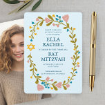Convites Floral Wreath Bat Mitzvah Foto Personalizada Feita<br><div class="desc">Cartão perfeito para anunciar um bar mitzvah, bat mitzvah ou outra celebração judaica! Mão fez arte para você! TOTALMENTE PERSONALIZÁVEL! Clique em "Personalizar" acima para editar o texto e adicionar sua própria foto ao verso. Clique em "editar usando a ferramenta design" para ajustar as fontes, cores e posicionamentos. Você também...</div>
