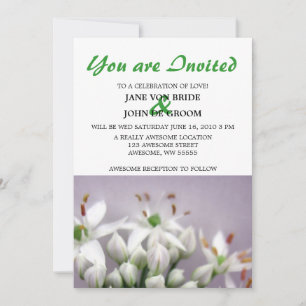 Convites Flores brancas do cebolinho de alho no roxo