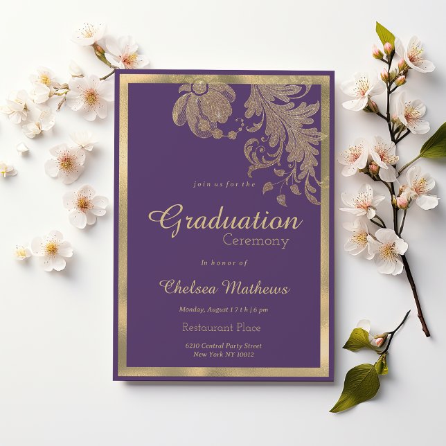 Convites Flores de rendas roxas e folhosas de ouro clássica (Classy purple gold glitter lace flowers Graduation )