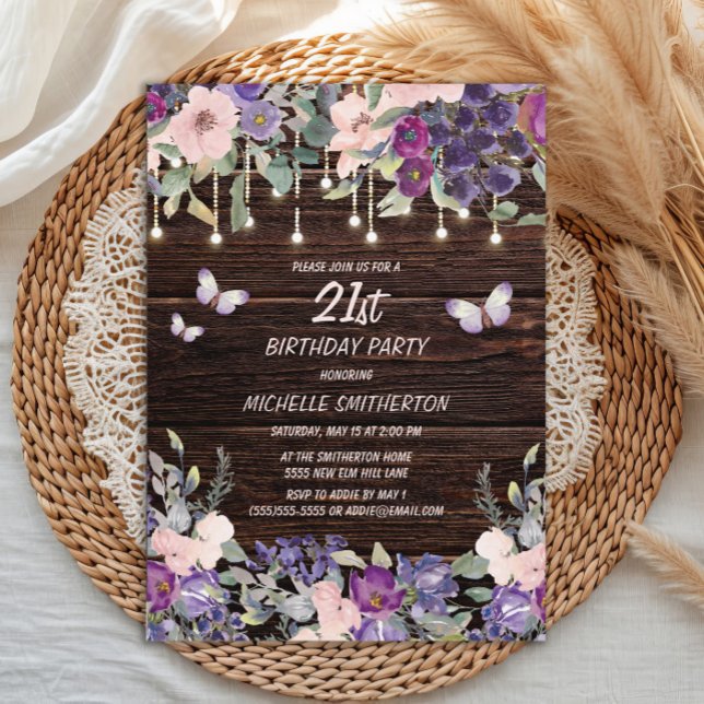 Convites Flores Púrpuras Borboletas Madeira Rústica 21 ruas (Purple and pink watercolor floral and butterflies on rustic wood 21st birthday party invitation)
