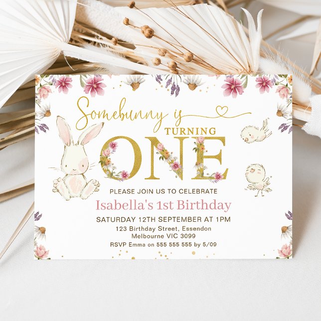 Convites Flores Selvagens Meninas Um primeiro aniversario D (Some bunny is turning one 1st birthday invitation with wildflowers and faux gold one.)