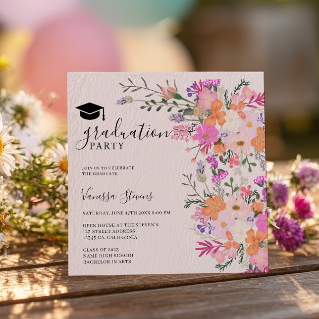 Convites Flores silvestres românticas pastel na formatura d (Romantic pastel wildflowers spring graduation invitation)