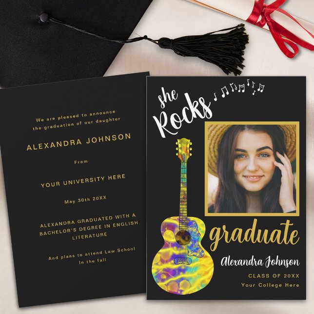 Convites Formando de Script Moderno Foto Psicodélica (Fun modern graduate photo black and gold script graduation announcement card with Funky guitar music)