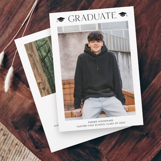 Convites Formatura Simples 2 Fotos (Simple black and white graduation cap photo graduation invitations.)