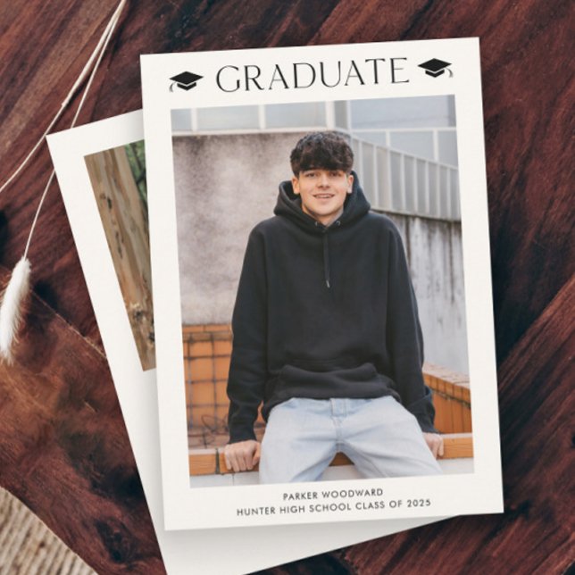 Convites Formatura Simples com 2 Fotos (Simple graduation cap 2 photo invitations.)