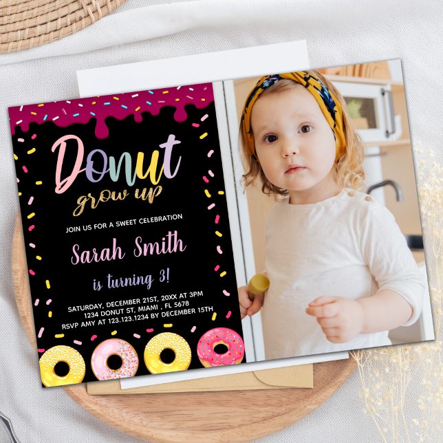 Convites Foto: Aniversário da Rosquinha de cor Pastil Preto (Photo Black Pastil Color Donut Birthday Invitation)