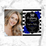 Convites Foto Black Silver Royal Blue 50º aniversário<br><div class="desc">Elegante convite floral feminino para o 50º aniversário com sua foto. Design azul real branco preto-claro com cinza azul escura. Apresenta faixas pretas e brancas, rosas azuis safiras, fontes de script e confetti. Perfeito para uma festa de comemoração de na moda adulto. Personalize com seus próprios detalhes. Pode ser personalizado...</div>