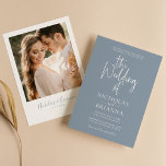 Convites Foto Clássica de Casamento Azul com Dusty Minimali<br><div class="desc">Convite Fotográfico Clássico de Casamento Azul e Minimalista Moderno. Personalize facilmente substituindo cada informação. Faça o upload de uma foto vertical/retrato. Verifique a visualização antes de adicionar ao carrinho. (Exemplo de foto de Jonathan Borba do Pexels)</div>