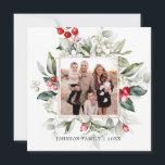 Convites Foto da família Winter Berry<br><div class="desc">Este Enfeites de natal familiar tem uma bela moldura de aquarela de bagas e folhagem em torno de sua foto. No verso há um texto que diz "Desejando Paz e Felicidade este Natal. Você pode personalizar com seus nomes e o ano.</div>