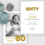 Convites Foto da Festa de aniversário 60ª do Balão Dourado<br><div class="desc">Este convite minimalista de tipografia de balões de ouro 60 anos é a escolha perfeita para seu filho ou filha. Um simples mas elegante convite de aniversário para ser personalizado com seus detalhes, incluindo qualquer frase especial que você queira adicionar no verso e carregar uma bela foto em preto e...</div>
