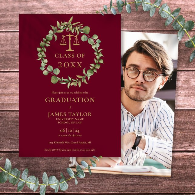 Convites Foto da Formatura na Faculdade de Direito com Guir (Burgundy Garland Photo Law School Graduation Invitation)