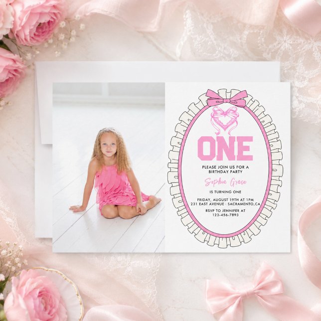 Convites Foto de 1º Aniversário Coquette com Laço Rosa Fofi (Cute Pink Bow Coquette 1st Birthday photo Invitation)