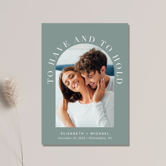 Convites Foto de Arch Moderno Código QR Sage Casamento Verd (Celebrate your love story with an invitation showcasing your favorite photo in an elegant arch frame)