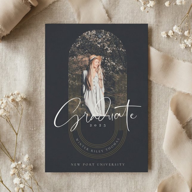 Convites Foto de Arcos Concentrados Geométricos do Formando (Modern Graduate Arch Graduation Photo Announcement)