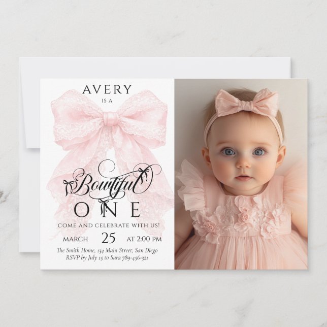 Convites Foto de Bebê Menina com Laço Rosa no 1º Aniversári (Frente)