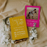 Convites Foto de Caligrafia Amarela Única Salva A Data<br><div class="desc">Este é um casamento ousado e moderno, exceto a data com uma bela fonte de caligrafia e um fundo rosa quente. Todas as cores são editáveis. // Para designs correspondentes, procure "FALLON" na certeira loja Nicole Zazzle. * Se você gosta deste design, mas não o vê disponível para algo que...</div>