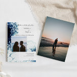 Convites Foto de Casamento de Destino Náutico Azul<br><div class="desc">Este design de Convite para Casamento de Destino Náutico Azul emparelha branco elegante e clássico com ondas escuras do oceano de cor azul-real como um belo pano de fundo para sofisticados detalhes minimalistas de tipografia e roteiro de bô. Perfeito para uma estética náutica de luxo moderna, com um estilo único...</div>