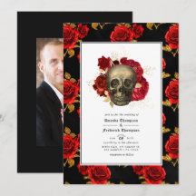 Foto de casamento gótico com crânio floral