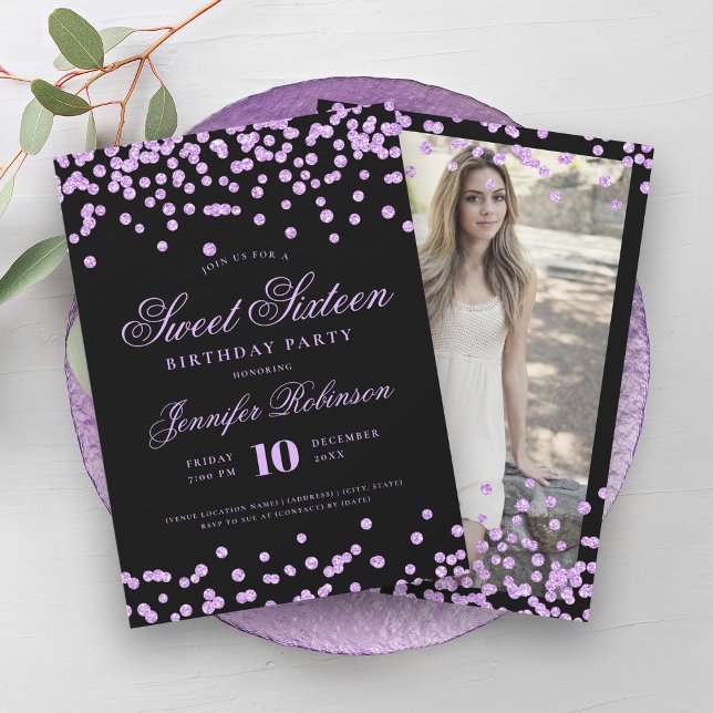 Convites Foto de Confetti Preto Roxo Elegante Doce 16 (Elegant Purple Black Confetti Photo Sweet 16 Invitation)