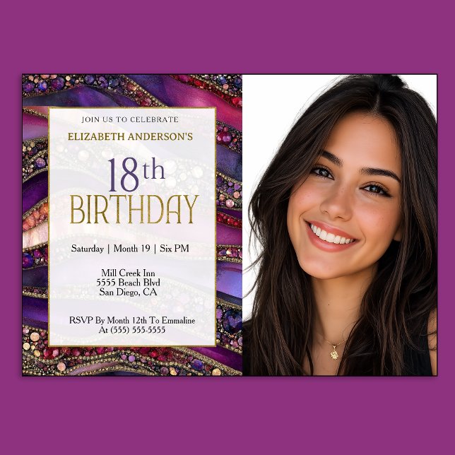 Convites Foto de Estratos com Joias em Ouro e Roxo para 18º (Luxury purple and gold 18th birthday photo invitation with jeweled marble design and elegant style.)