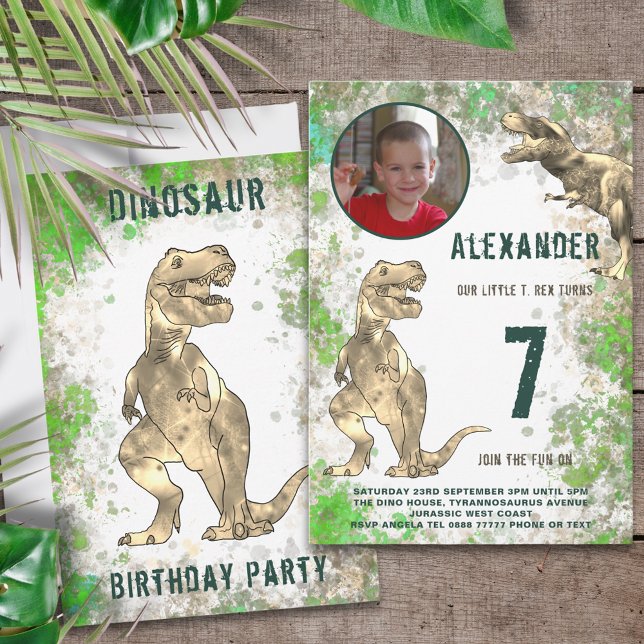 Convites Foto de Festa de Aniversário na Selva com Dinossau (T-Rex dinosaur 7th birthday party invitation with custom photo template green and brown watercolor )