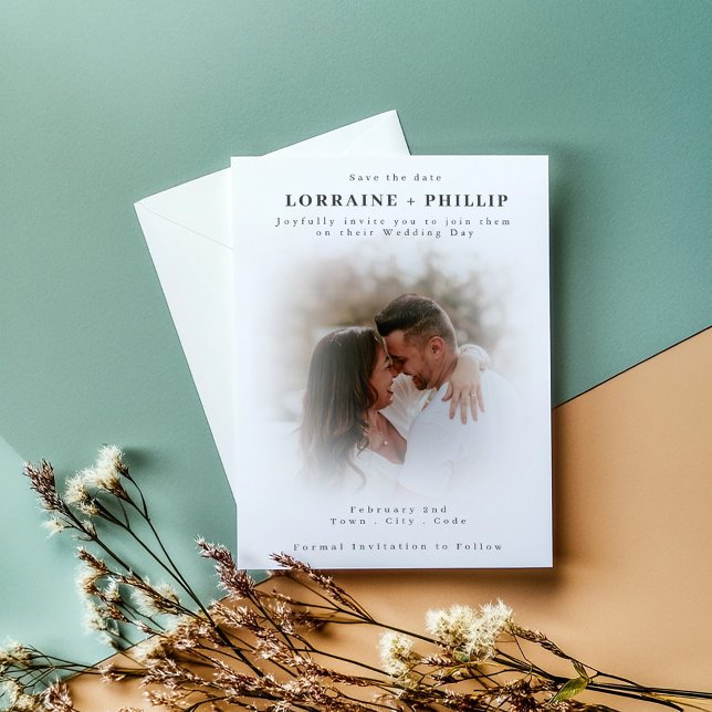 Convites Foto de foco suave Salve a data (Soft focus color photo romantic save the date card.)