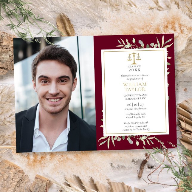 Convites Foto de formatura da Faculdade de Direito Burgundy (Burgundy Greenery Gold Law School Graduation Photo Invitation)