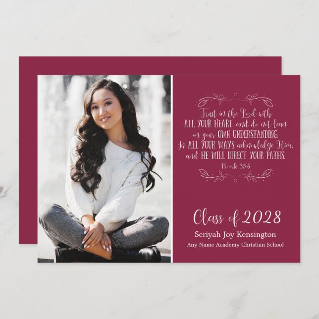 Convites Foto de Graduação Versa da Bíblia Cristã Burgundy (Frente/Verso)