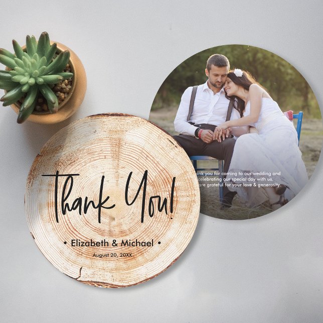 Convites Foto de Grãos de Madeira de Casamento Russo Person (Unique round rustic wedding wood cut print thank you cards with customizable photo and message.)
