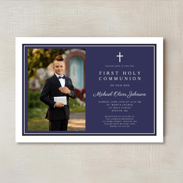 Convites Foto de Menino com Cruz Azul Marinho Moderna Prime (Modern Navy Blue Cross Boy Photo First Communion Invitation)