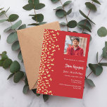 Convites Foto de ouro vermelho de aniversário<br><div class="desc">Um moderno,  elegante e convite. Um fundo vermelho decorado com confete de ouro falso. Personalize e adicione fotos,  um nome e detalhes da festa. Texto branco.</div>