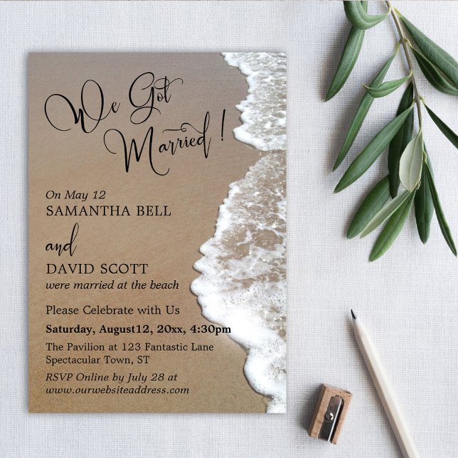 Convites Foto de praia de areia e espuma, casamo-nos (Criador carregado)