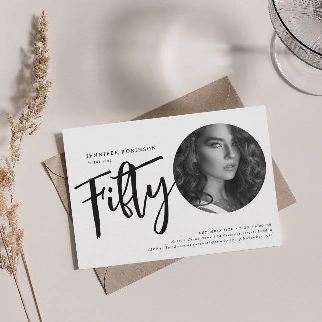 Convites Foto de Script Moderno 50º Aniversário Preto e Bra (Modern Script Photo 50th Birthday Black & White Invitation)