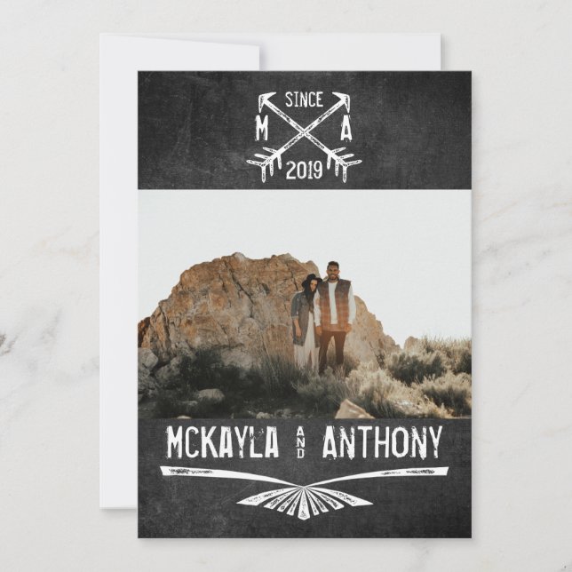 Convites Foto de Setas de Monograma de Festa de noivado (Frente)