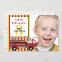 Foto do caminhão de bombeiros vermelho e amarelo n