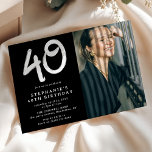 Convites Foto do Partido aniversário de 40 anos Moderno<br><div class="desc">Convite para Fotografia de aniversário de 40 anos Trendy. O design apresenta uma fotografia da sua escolha num fundo preto,  com um modelo simples de texto branco,  fácil de personalizar. O número quarenta é uma diversão,  uma tipografia de pincel que dá a este convite uma sensação moderna.</div>