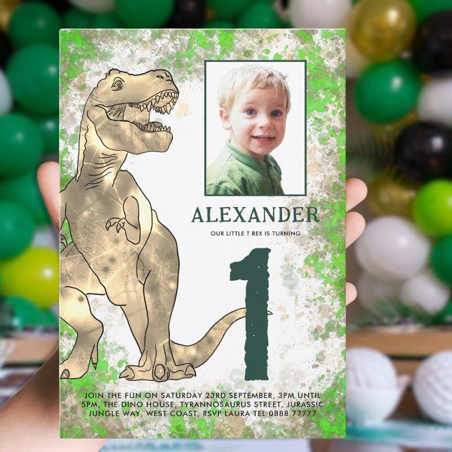 Convites Foto do Partido primeiro aniversario da Selva do D (Dinosaur T-Rex boys photo 1st birthday party invitation green and brown watercolor)