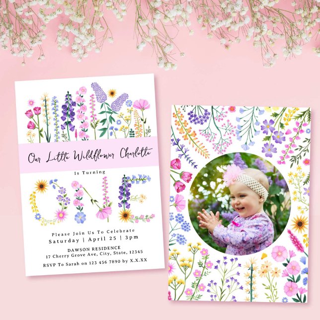 Convites Foto do primeiro aniversario de nossa pequena garo (Our Little Wildflower Girl 1st Birthday Photo Invitation)