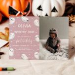 Convites Foto do primeiro aniversario de uma garota de Hall<br><div class="desc">Celebre o seu primeiro Dia das Bruxas com o nosso **primeiro aniversario convite de fotos de um Halloween Rapariga**. Este adorável convite apresenta um tema lúdico do Dia das Bruxas, perfeito para uma festa de aniversário assustadora, mas doce. Personalize com a foto do seu filho e os detalhes da festa...</div>