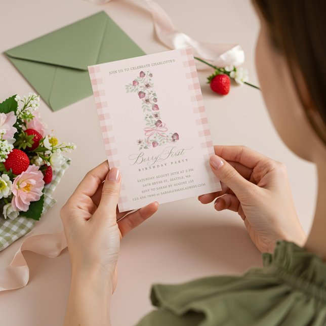 Convites Foto do Primeiro Aniversário do primeiro aniversar (Strawberry 1st Birthday Berry First Birthday Photo Invitation (Front))