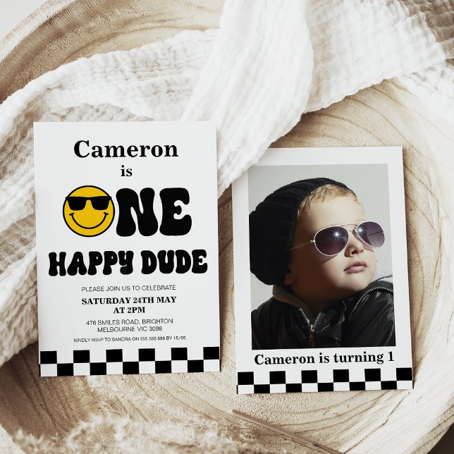Convites Foto do Quadro de Verificação Um primeiro aniversa (One happy dude 1st birthday invitation featuring retro text, checkerboard, yellow face and a photo)
