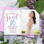 Convites Foto Doce 16 Rainbow Glitter Confetti Aniversário<br><div class="desc">"Feliz Doce 16". Envie este convite de festas de fotos impressionante, brilhante, giro, festivo, moderno, personalizado, personalizado para um evento a se lembrar. A tipografia do arco-íris com escrita brilhante e turquesa festiva, cor-de-rosa púrpura e confete dourado, sobrepõe um fundo branco na metade esquerda da placa. Uma foto personalizada da...</div>