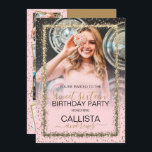 Convites Foto Dourada de Confetti Glam Cor-de-Rosa 16<br><div class="desc">O elegante, glamouroso e moderno convite de aniversário 16 é perfeito para o evento contemporâneo e na moda. Ele apresenta uma falsa borda de confetti dourada brilhante brilhante impressa em champanhe sobre um ombre rosa pincelado e apresenta fundo fotográfico. A parte traseira exibe a mesma brilho, mas aspergida em um...</div>