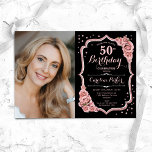 Convites Foto Dourada do Rosa preto 50º aniversário<br><div class="desc">Elegante convite de 50 anos florais com sua foto. Design cor-de-rosa preto vírgula com ouro brilhante rosa. Funcionalidades cor-de-rosa pincelado, tipo de letra de script e confetti. Perfeito para uma festa de comemoração de na moda adulto. Personalize com seus próprios detalhes. Pode ser personalizado para qualquer idade! Impressos convites Zazzle...</div>