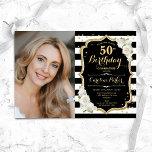 Convites Foto Dourada Elegante de branco preto Foto 50º ani<br><div class="desc">Elegante convite de 50 anos florais com sua foto. Design branco preto de vidro com ouro brilhante. Apresenta faixas pretas e brancas, rosas, fontes de script e confetti. Perfeito para uma festa de comemoração de na moda adulto. Personalize com seus próprios detalhes. Pode ser personalizado para qualquer idade! Impressos convites...</div>