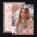 Convites Foto Dourada Glitter Border Rosa Cinza 16<br><div class="desc">Este luxo e foto de glamour O 16 convite é perfeito para a garota chic e elegante de aniversário. Ele apresenta cantos brilhantes de rosa-ouro bonito imprimidos e brilhantes que enquadram uma fotografia do convidado de honra com a tipografia de bruxos personalizada e, no verso, uma borda rosa-ouro que encapsula...</div>