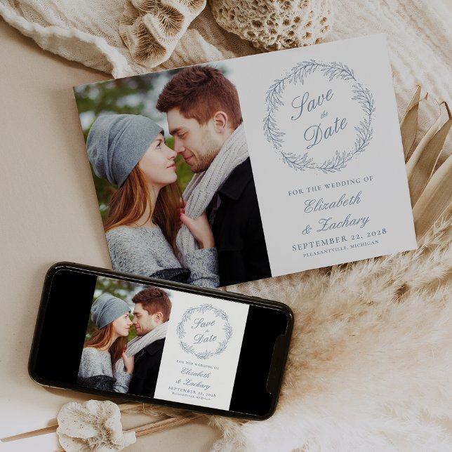 Convites Foto Dusty Blue Botanical Wreath Salvar a Data (Criador carregado)